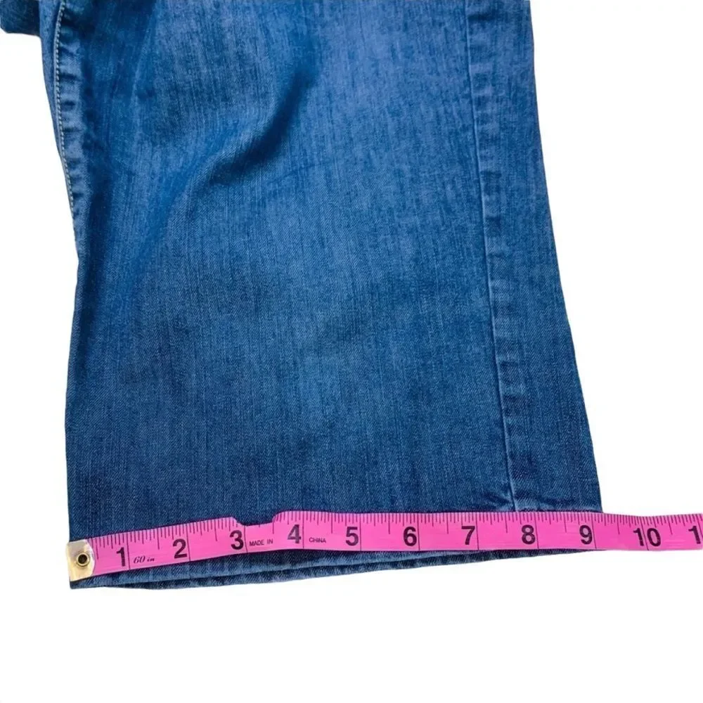 10/$25🦋 Smith's Medium Wash Denim Capris - Size 16